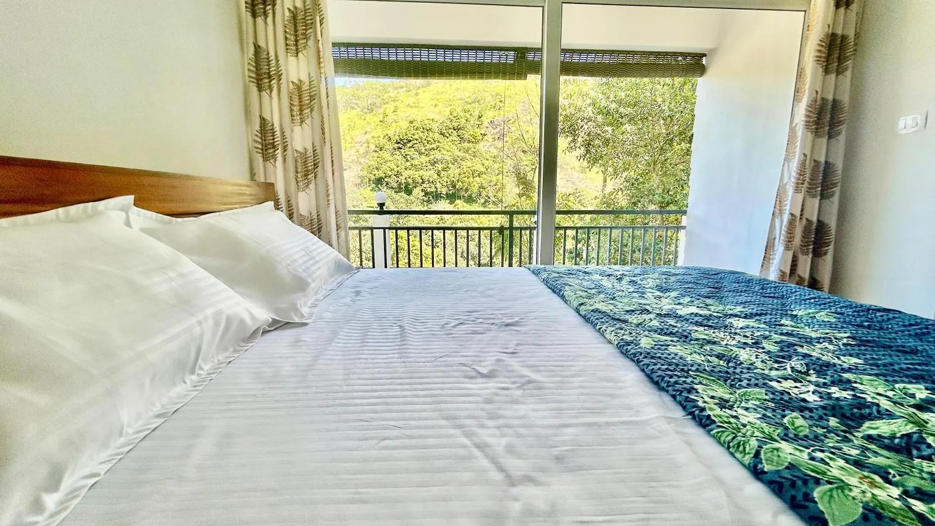 Misty Heights Peermade - Private Mountain Villa Retreat Vandiperiyār